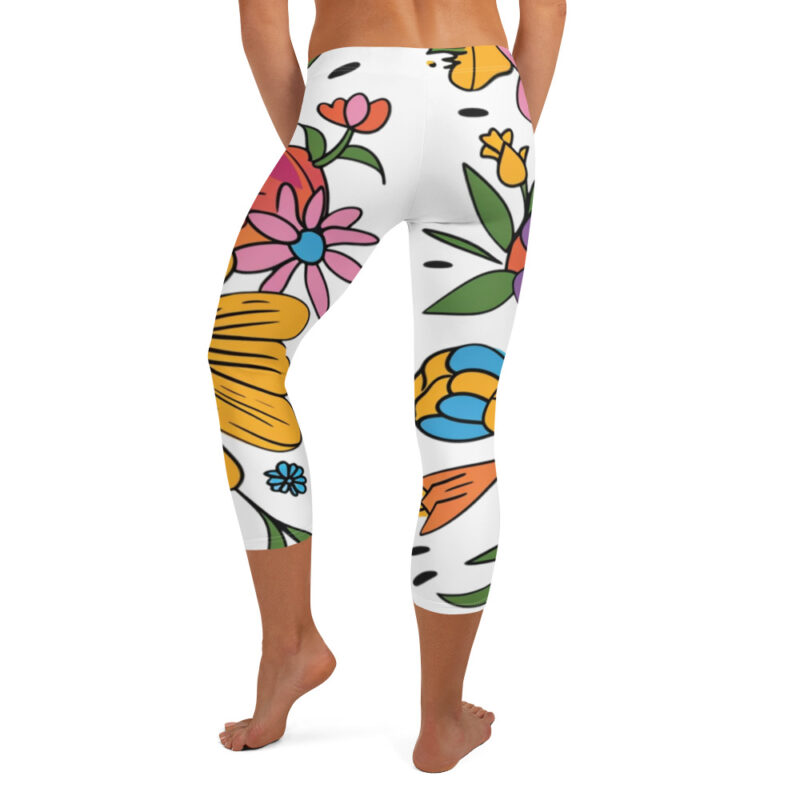 Botanical Tree Doodle Capri Leggings – Nature-Inspired Fitness Fashion