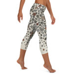Heart-Shaped Floral Doodle Capri Leggings - Image 4